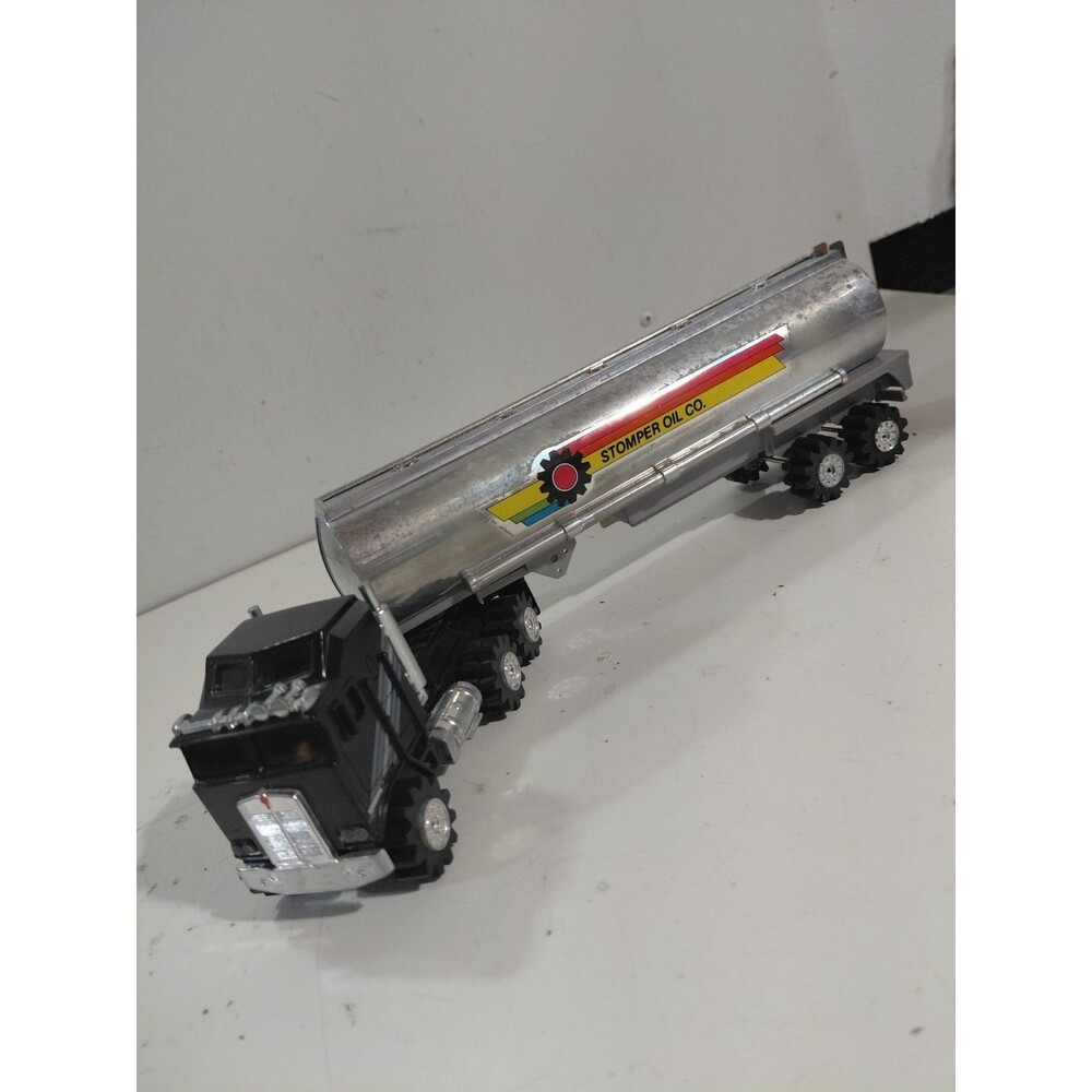Schaper Stomper 4x4 Battery Operated Kenworth Semi Truck w/ Tanker Trailer